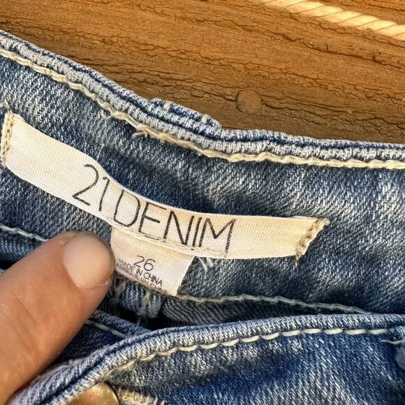 21 Denim Jorts Cuffed Jean Shorty Medium Blue Shorts Size 26 - Picture 4 of 8